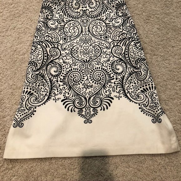 Elegant Strapless Black and White Dress - Picture 3 of 5